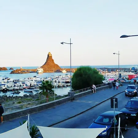 Hello Oda ve Kahvaltı Aci Trezza