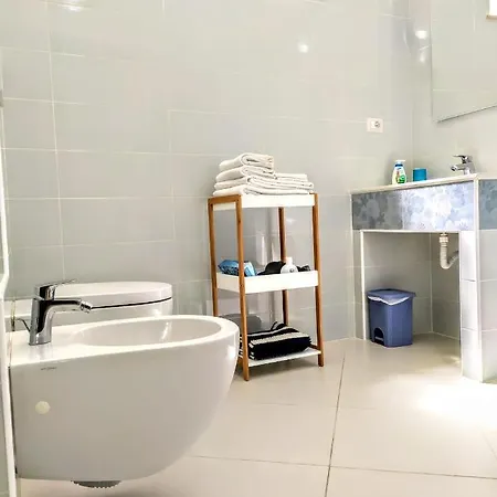 Hello Oda ve Kahvaltı Aci Trezza