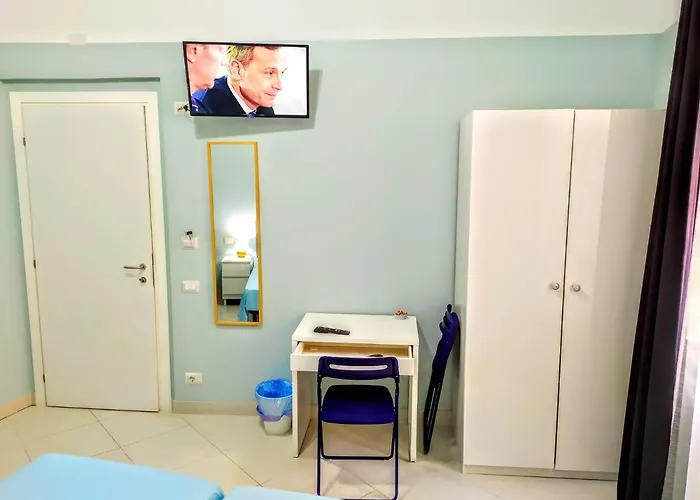 לינה וארוחת בוקר Hello *